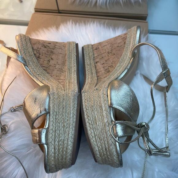 Badgley Mischka metallic gold wedge sandals sz 10 - Picture 3 of 16